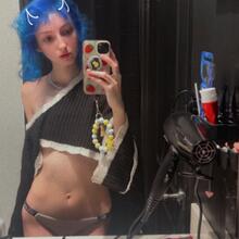  Nude