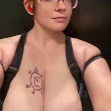  Nude