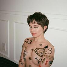  Nude