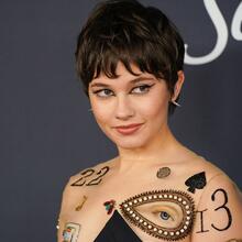  Nude