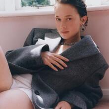  Nude