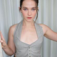  Nude