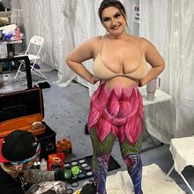  Nude