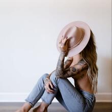  Nude