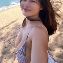  Nude
