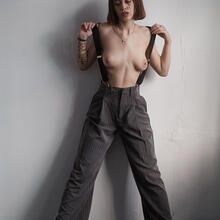  Nude