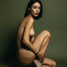  Nude