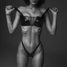  Nude