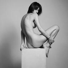  Nude