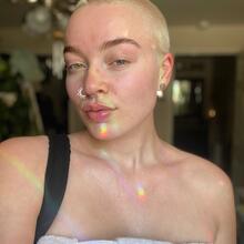  Nude