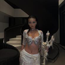  Nude