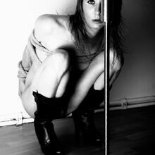  Nude