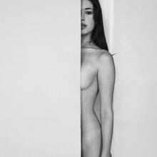  Nude