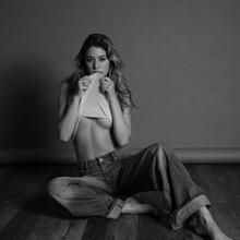  Nude