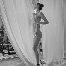  Nude
