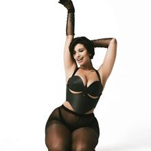 Nude