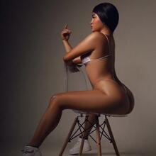  Nude
