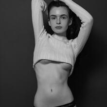  Nude