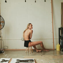  Nude