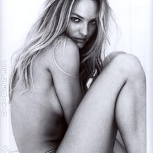  Nude
