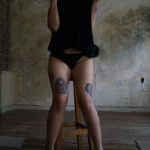  Nude