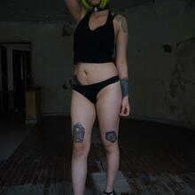  Nude