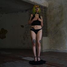  Nude