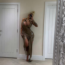  Nude