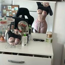  Nude