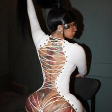  Nude