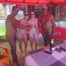  Nude