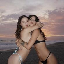  Nude