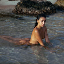  Nude