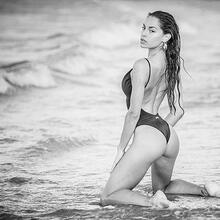  Nude