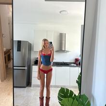  Nude