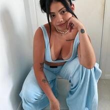  Nude