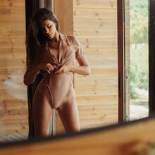  Nude