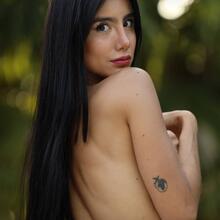  Nude