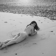  Nude