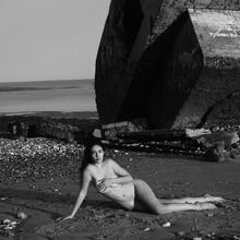  Nude