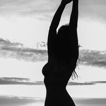  Nude