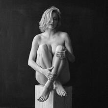  Nude