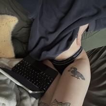  Nude
