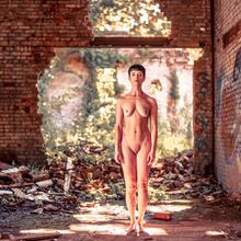  Nude