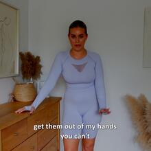  Nude