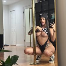  Nude