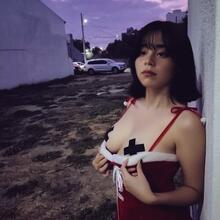  Nude
