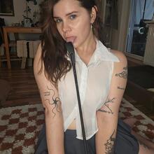  Nude