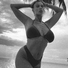  Nude