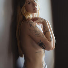  Nude